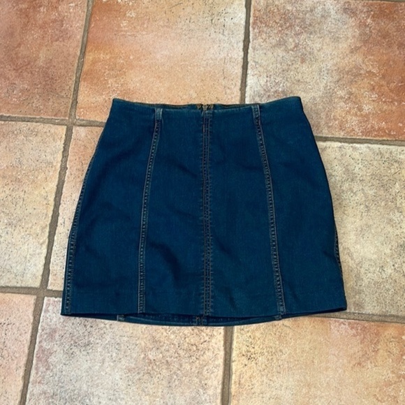 Free people denim stretchy mini skirt - Picture 2 of 4